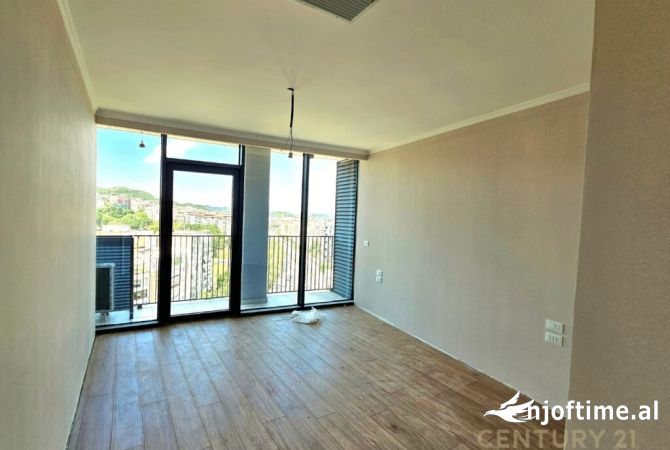 Ambient biznesi me qera 3+1 ne Tirane - 800 Euro