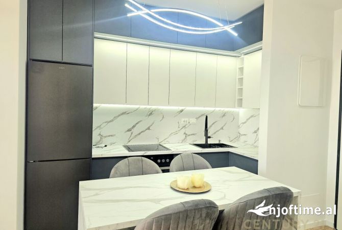 Shtepi me qera Apartament ne Tirane, 2+1, Mobilimi E mobiluar, Pagesa 1,300  Euro.