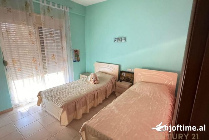 Shtepi ne shitje Apartament ne Tirane, 2+1, Mobilimi E mobiluar, Pagesa 164,000  Euro.