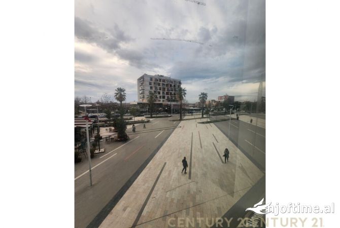 SHITET NJESI BIZNESI QENDER 'LAC'