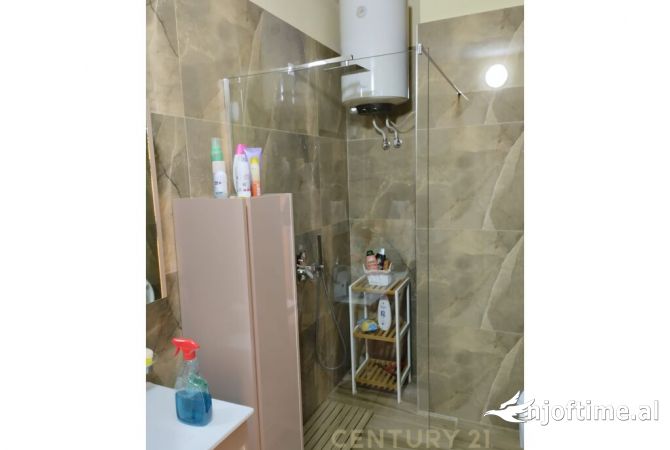 Shtepi me qera Apartament ne Tirane, 2+1, Mobilimi E mobiluar, Pagesa 650  Euro.