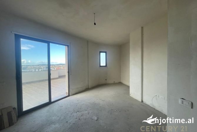 Shtepi ne shitje Papafingo(kati i catise) ne Vlore, 2+1, Mobilimi Bosh, pa mobiluar, Pagesa 120,000  Euro.