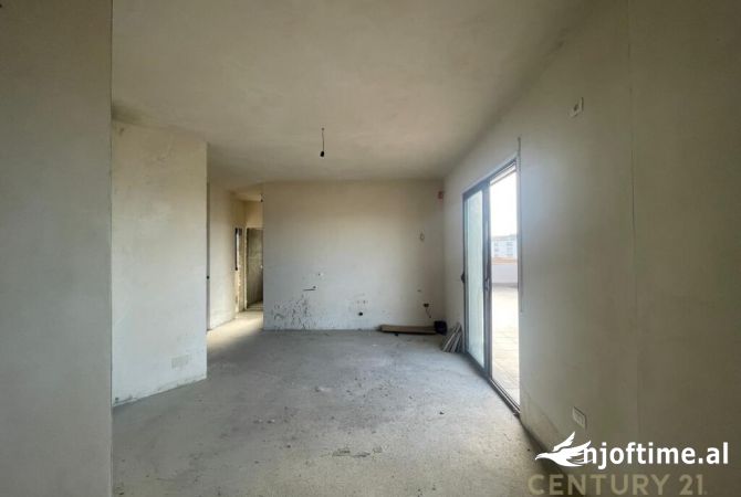 Shtepi ne shitje Papafingo(kati i catise) ne Vlore, 2+1, Mobilimi Bosh, pa mobiluar, Pagesa 120,000  Euro.