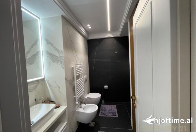 Shtepi me qera Apartament ne Tirane, 2+1, Mobilimi E mobiluar, Pagesa 1,750  Euro.