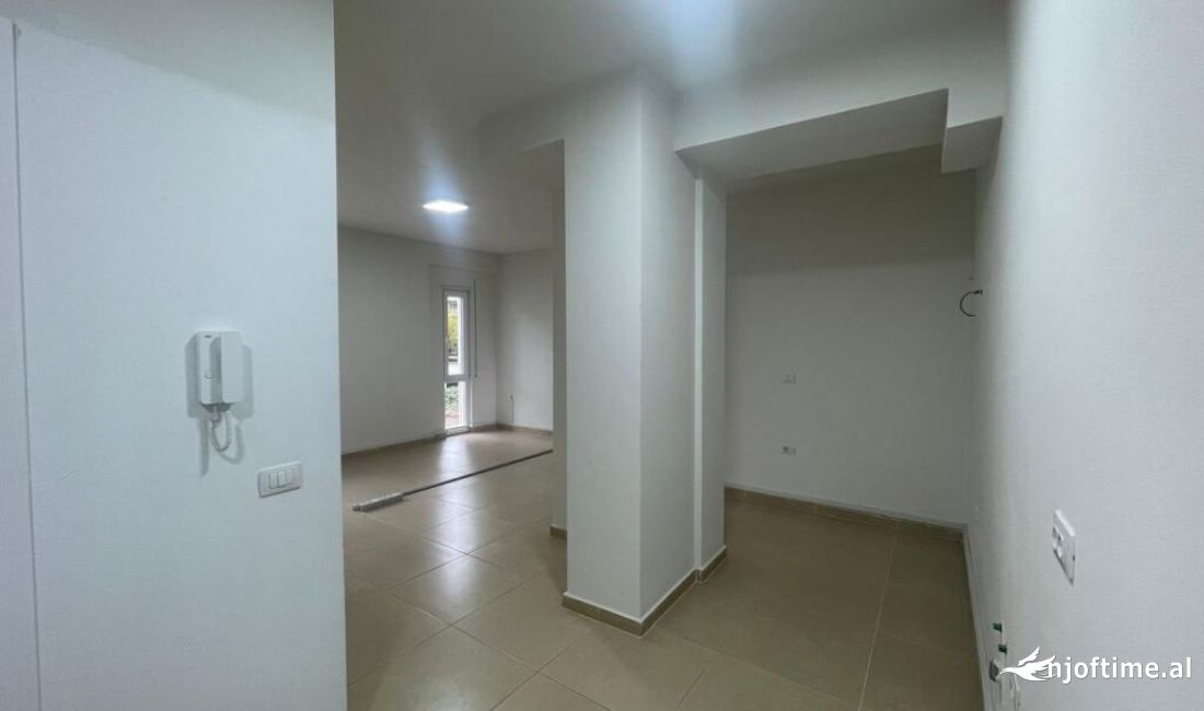 Shtepi me qera Apartament ne Tirane, 2+1, Mobilimi Bosh, pa mobiluar, Pagesa 1,000  Euro.