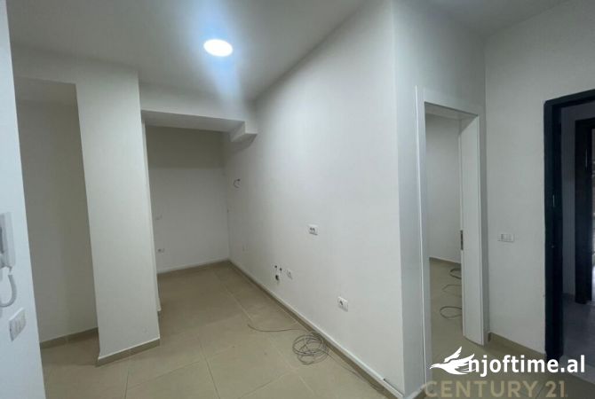 Shtepi me qera Apartament ne Tirane, 2+1, Mobilimi Bosh, pa mobiluar, Pagesa 1,000  Euro.