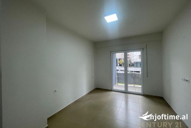 Shtepi me qera Apartament ne Tirane, 2+1, Mobilimi Bosh, pa mobiluar, Pagesa 1,000  Euro.