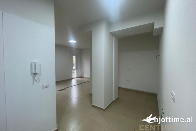 Shtepi me qera 2+1 ne Tirane - 1,000 Euro