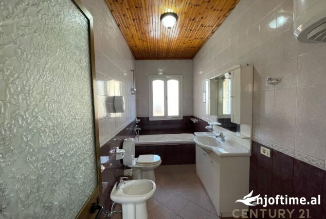 Luxury villas for rent in Tirana 4+1, In Part