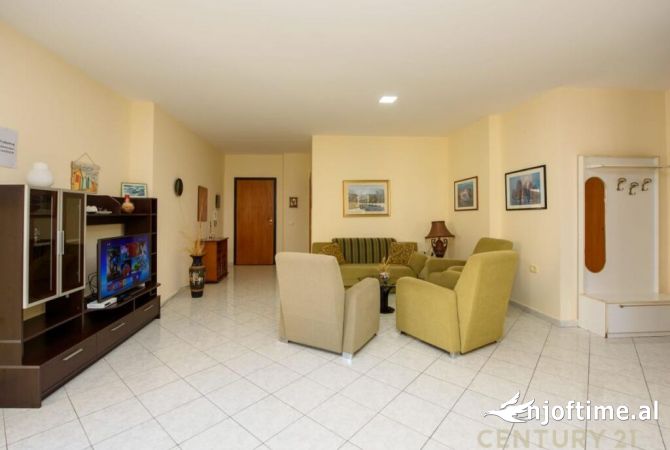 Shtepi ne shitje Apartament ne Vlore, 2+1, Mobilimi E mobiluar, Pagesa 225,000  Euro.