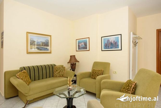 Shtepi ne shitje Apartament ne Vlore, 2+1, Mobilimi E mobiluar, Pagesa 225,000  Euro.