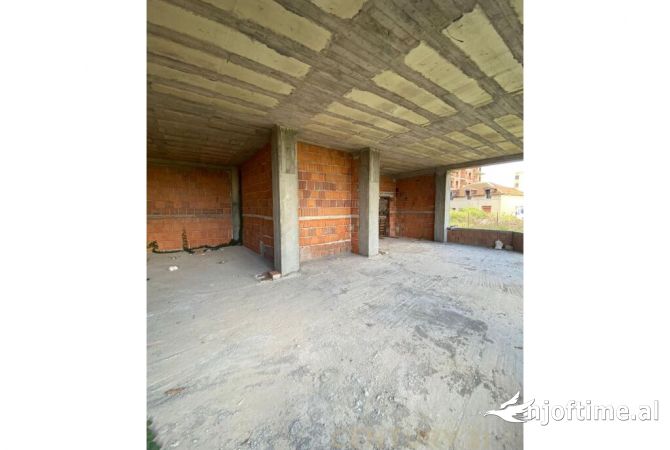 Ambiente Commerciale in Vendita 5+1 a Durazzo - 250,000 Euro