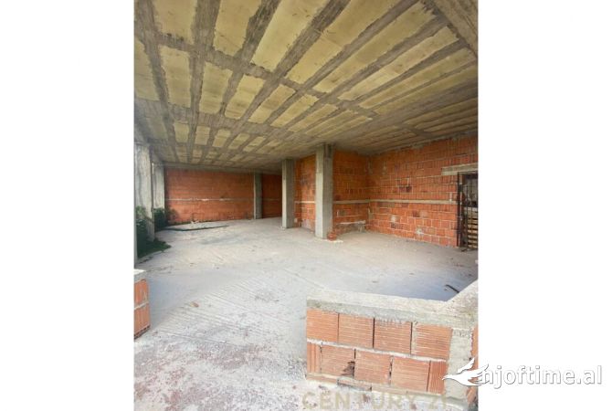 Ambiente Commerciale in Vendita 5+1 a Durazzo - 250,000 Euro