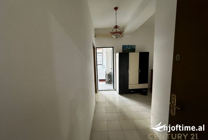 Shtepi ne shitje Apartament ne Tirane, 1+1, Mobilimi E mobiluar, Pagesa 90,000  Euro.