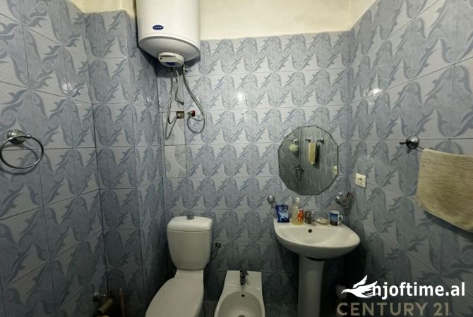 Shtepi ne shitje Apartament ne Tirane, 1+1, Mobilimi E mobiluar, Pagesa 90,000  Euro.