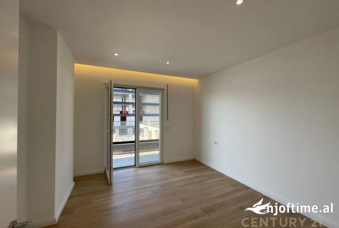 Shtepi ne shitje Apartament ne Lezhe, 2+1, Mobilimi Bosh, pa mobiluar, Pagesa 300,000  Euro.