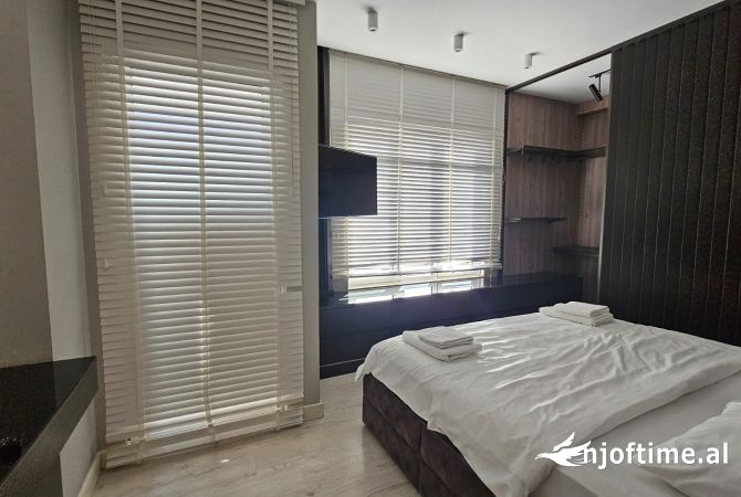 Shtepi ne shitje Penthose(kati i fundit panoramik) ne Tirane, 2+1, Mobilimi E mobiluar, Pagesa 380,000  Euro.