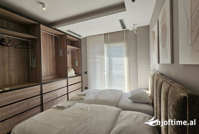 Shtepi ne shitje Penthose(kati i fundit panoramik) ne Tirane, 2+1, Mobilimi E mobiluar, Pagesa 380,000  Euro.