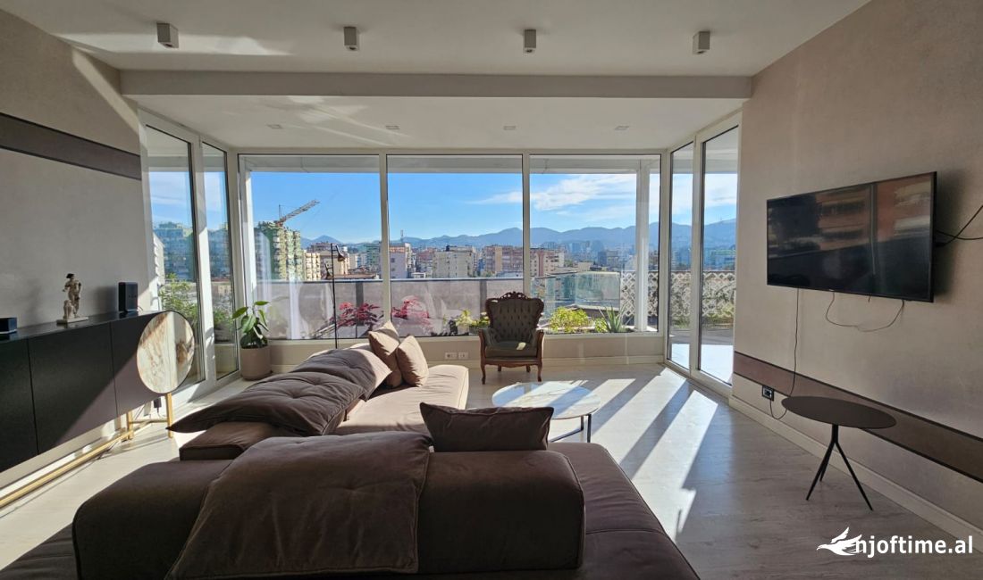 Shtepi ne shitje Penthose(kati i fundit panoramik) ne Tirane, 2+1, Mobilimi E mobiluar, Pagesa 380,000  Euro.