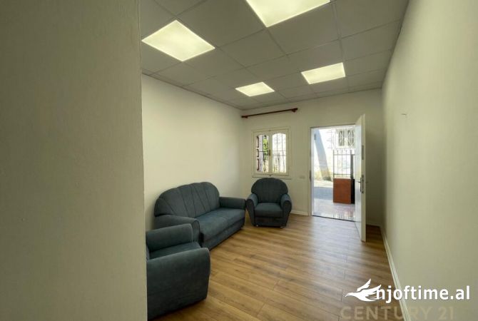 Attic (top floor of the roof) for rent in Tirana 3+1, Furnished