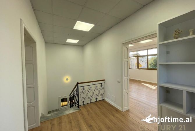 Attic (top floor of the roof) for rent in Tirana 3+1, Furnished