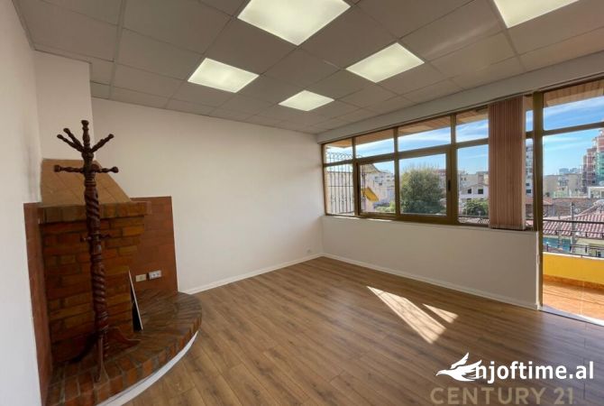 Attic (top floor of the roof) for rent in Tirana 3+1, Furnished