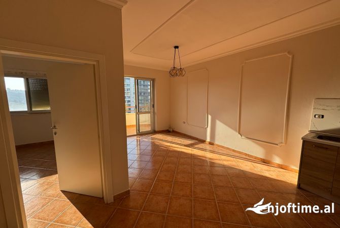 Shtepi ne shitje Apartament ne Durres, 1+1, Mobilimi Bosh, pa mobiluar, Pagesa 65,000  Euro.