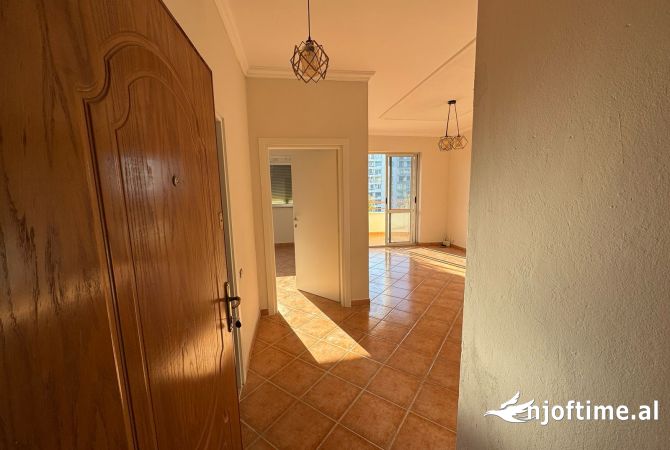 Shtepi ne shitje Apartament ne Durres, 1+1, Mobilimi Bosh, pa mobiluar, Pagesa 65,000  Euro.