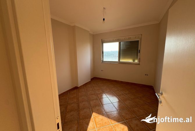 Shtepi ne shitje Apartament ne Durres, 1+1, Mobilimi Bosh, pa mobiluar, Pagesa 65,000  Euro.