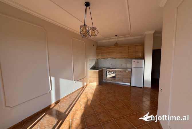 Shtepi ne shitje Apartament ne Durres, 1+1, Mobilimi Bosh, pa mobiluar, Pagesa 65,000  Euro.