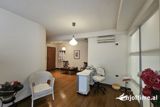 JEPET ME QIRA AMBIENT PRANE ISH EKSPOZITES.