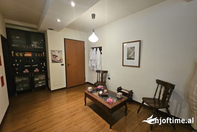 JEPET ME QIRA AMBIENT PRANE ISH EKSPOZITES.