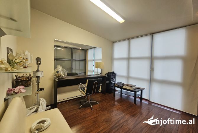 JEPET ME QIRA AMBIENT PRANE ISH EKSPOZITES.