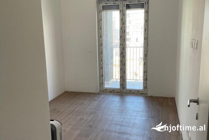 Shtepi me qera Apartament ne Tirane, 3+1, Mobilimi Bosh, pa mobiluar, Pagesa 500  Euro.