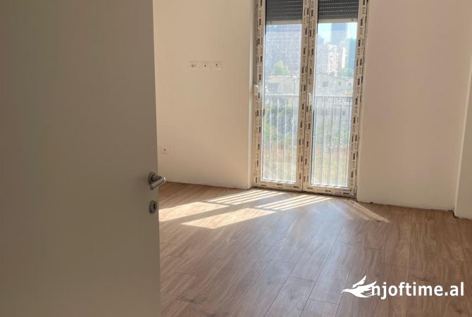 Shtepi me qera Apartament ne Tirane, 3+1, Mobilimi Bosh, pa mobiluar, Pagesa 500  Euro.