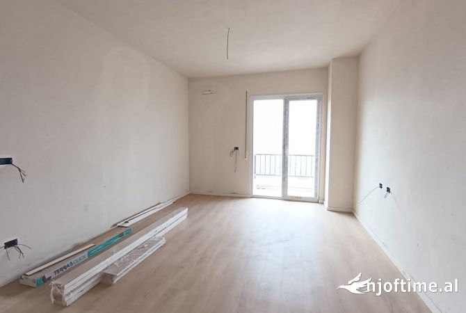 Shtepi ne shitje Apartament ne Tirane, 2+1, Mobilimi Bosh, pa mobiluar, Pagesa 106,000  Euro.