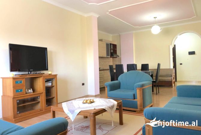Shtepi me qera 2+1 ne Tirane - 370 Euro