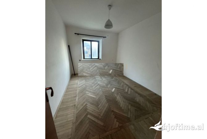 Shtepi ne shitje 1+1 ne Tirane - 68,000 Euro