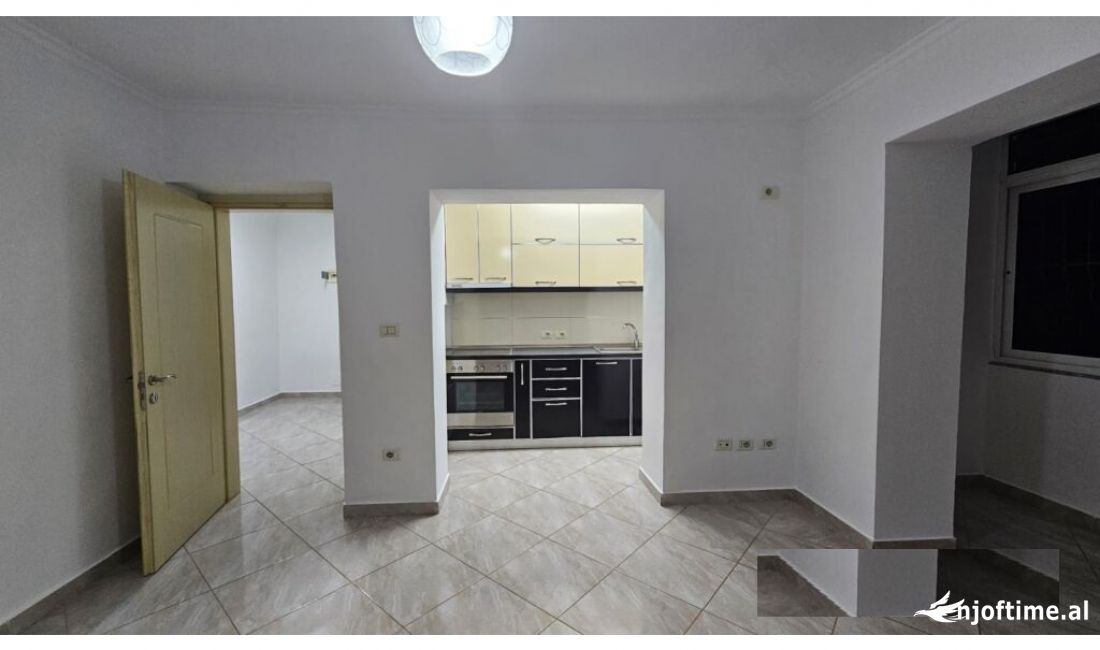 Shtepi ne shitje Apartament ne Tirane, 1+1, Mobilimi Bosh, pa mobiluar, Pagesa 88,000  Euro.