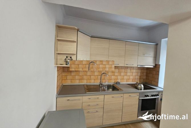 Shtepi me qera 1+1 ne Tirane - 650 Euro