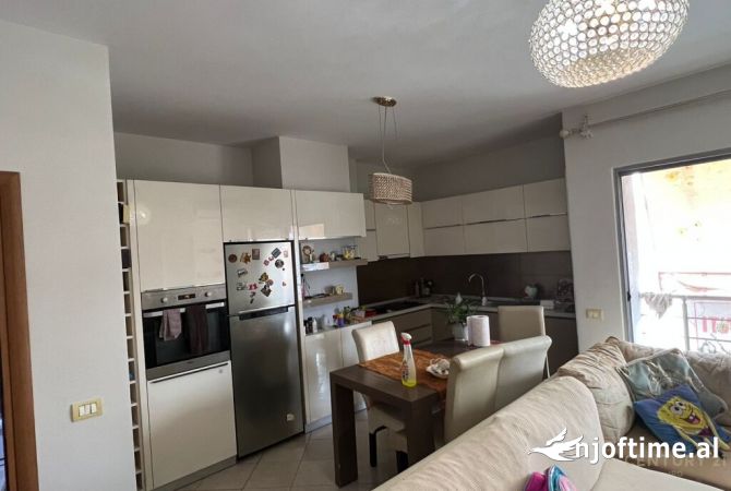 Shtepi me qera 2+1 ne Tirane - 450 Euro