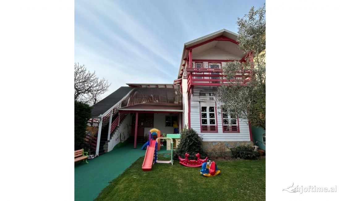 SHKOZE, PRANE BLV. BAJRAM CURRI, SHESIM VILE DY KATE IDEALE PER BIZNES. 470,000 Euro