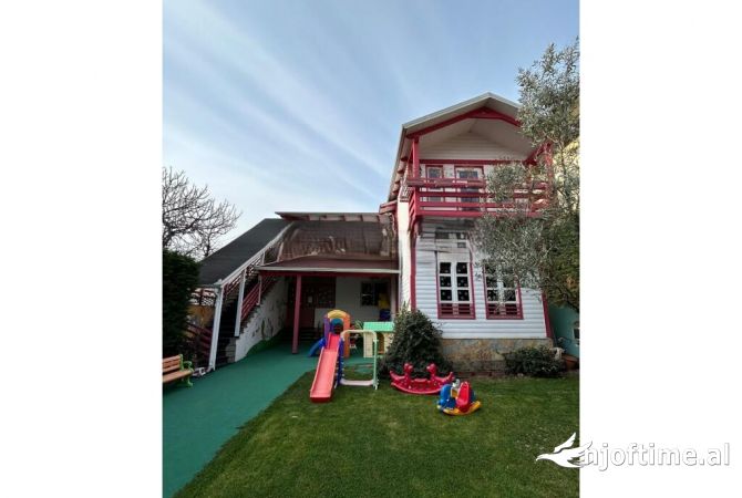 SHKOZE, PRANE BLV. BAJRAM CURRI, SHESIM VILE DY KATE IDEALE PER BIZNES. 470,000 €