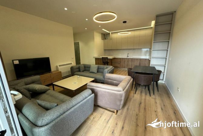 APARTAMENT me qera 2+1 ne Emerald Center. 750 € /Muaj