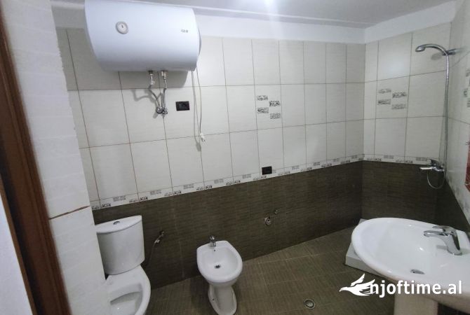 Shtepi ne shitje Apartament ne Tirane, 1+1, Mobilimi E mobiluar, Pagesa 92,700  Euro.