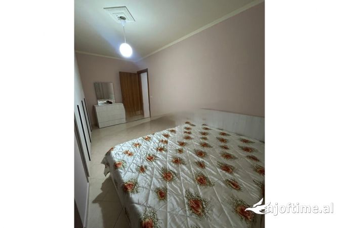 Shtepi ne shitje Apartament ne Tirane, 2+1, Mobilimi E mobiluar, Pagesa 128,000  Euro.