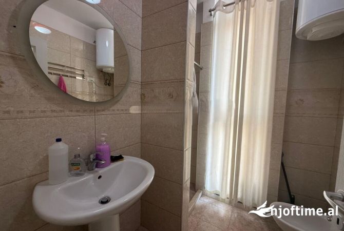 Shtepi me qera Apartament ne Tirane, 1+1, Mobilimi E mobiluar, Pagesa 500  Euro.