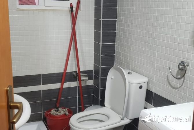 Shtepi ne shitje Apartament ne Tirane, 2+1, Mobilimi E mobiluar, Pagesa 87,550  Euro.