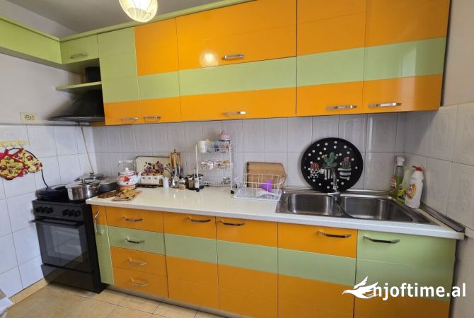 Shtepi ne shitje Apartament ne Tirane, 3+1, Mobilimi Pjeserisht e mobiluar, Pagesa 179,000  Euro.