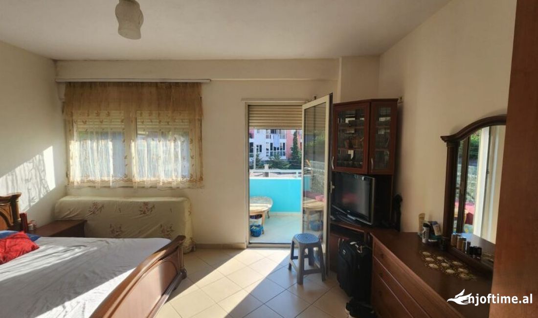 Shtepi ne shitje Apartament ne Tirane, 2+1, Mobilimi E mobiluar, Pagesa 140,000  Euro.